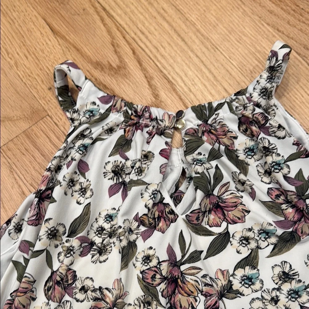 White House Black Market Tank Floral White and Pink - Picture 5 of 5